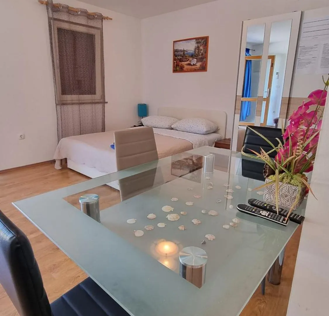 Apartmani Barbara Brsec 0*,  Croatia